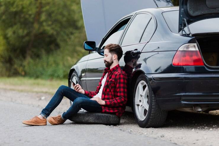 What to Look For in a Towing Company and What to Do When Your Vehicle Breaks Down on Your Road Trip