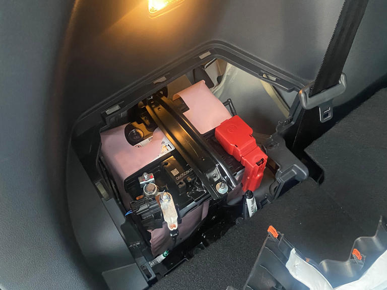 Veloz Hybrid Ternyata Masih Pakai Aki Kecil, Ini Fungsinya